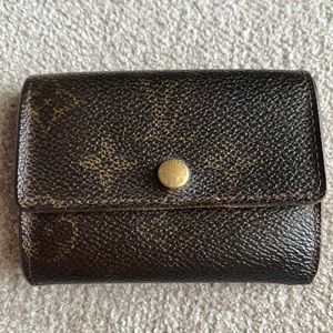 Pre-loved AUTHENTIC Louis Vuitton monogram card and coin pouch